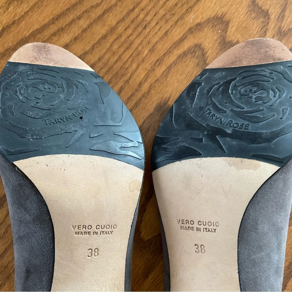 Taryn Rose Made in Italy Grey Suede Fur Accent Heels, Sz 38